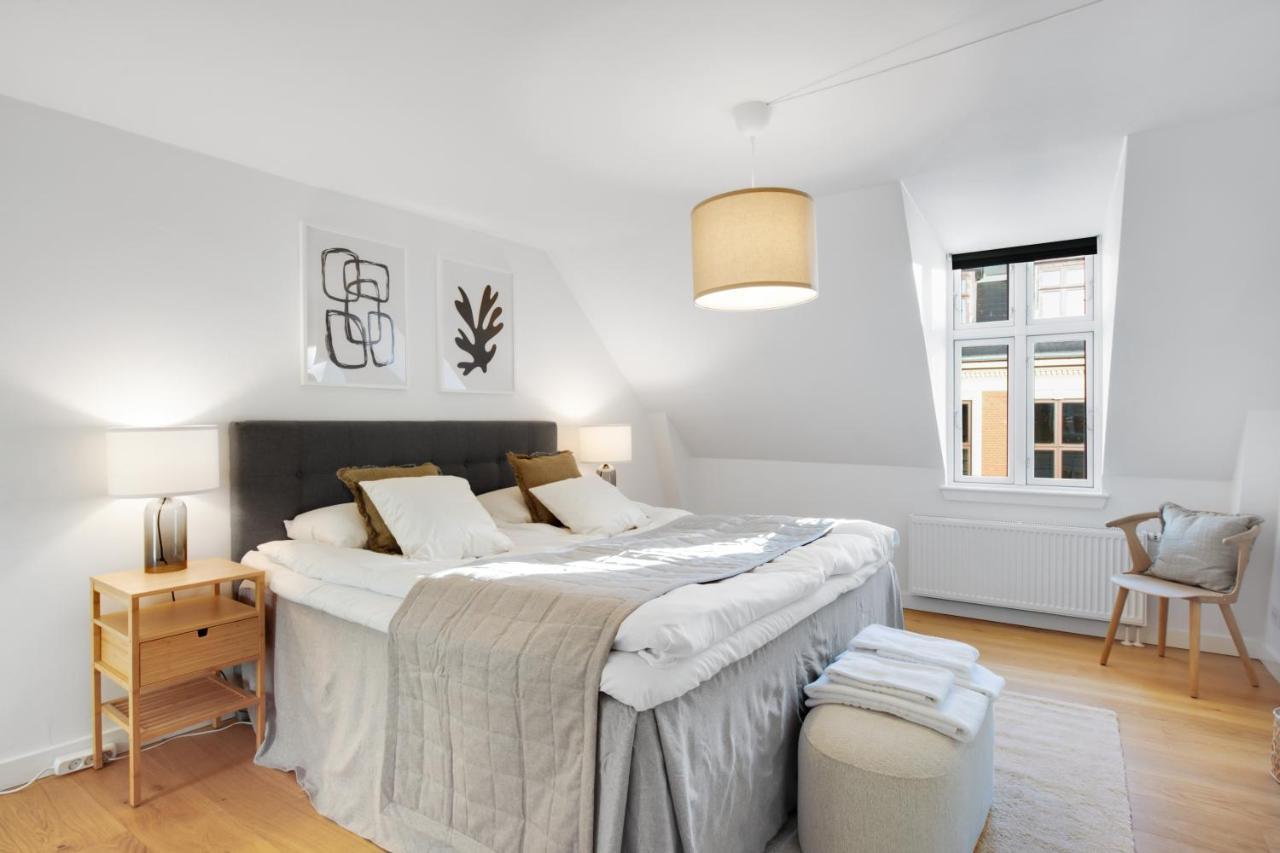 Sanders Leaves - Precious Two-bedroom Penthouse In Downtown * København